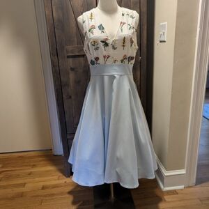 Chic Floral Embroidered Midi Dress in White and Blue